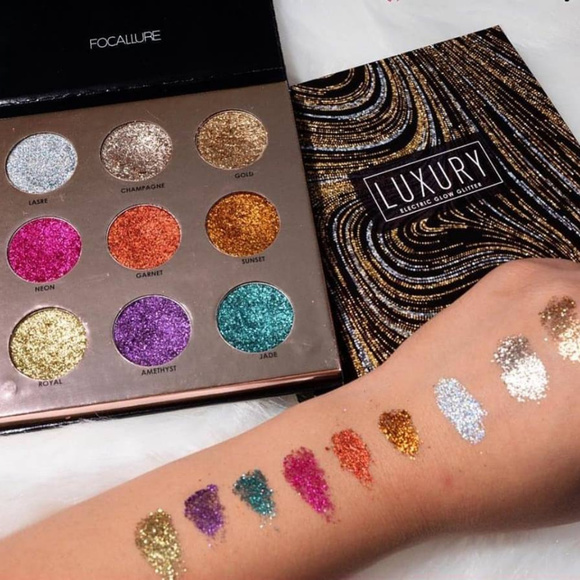 LUXURY Glitter Eyeshadow Palette - Picture 3 of 5